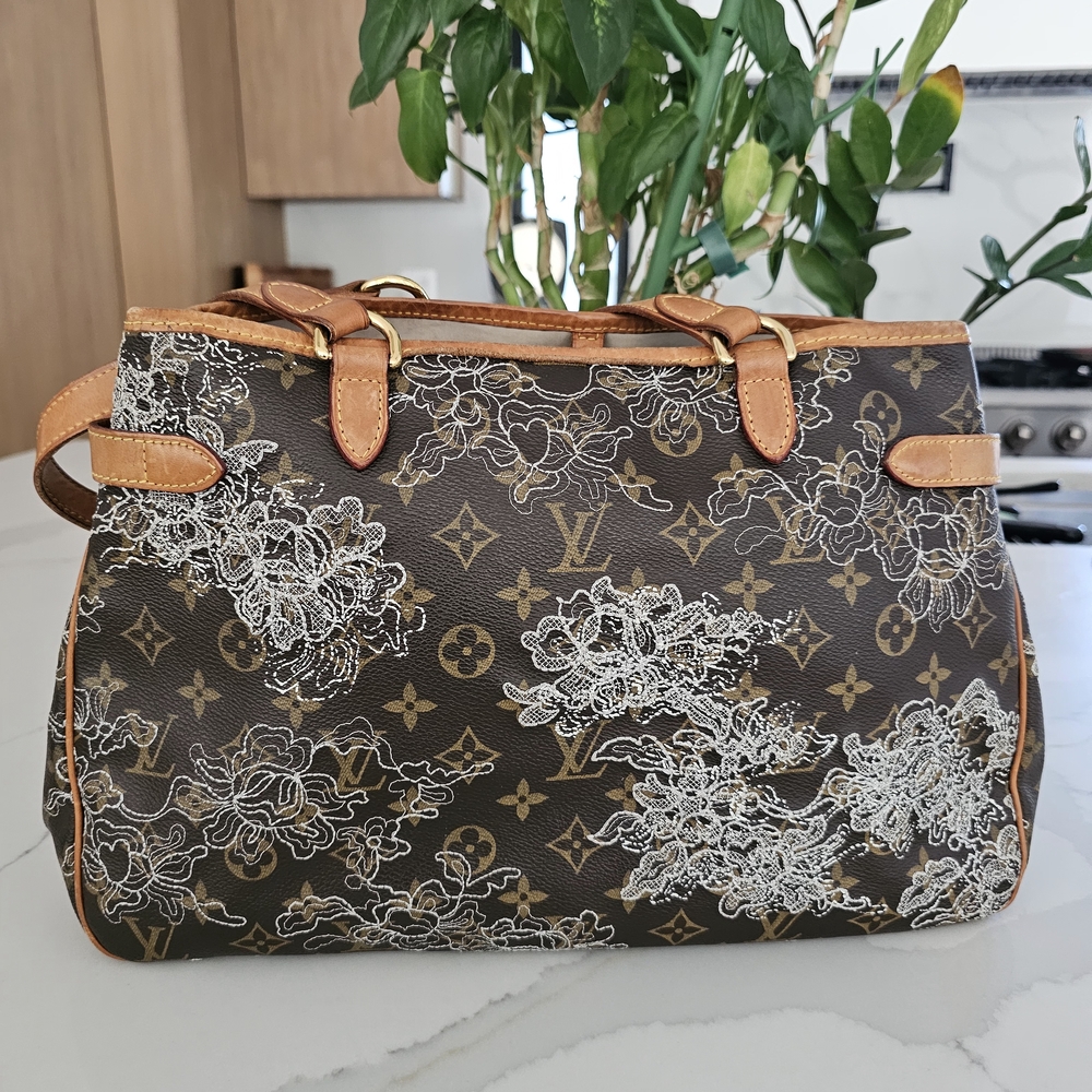 LOUIS VUITTON BATIGNOLES SILVER DANTELLE SHOULDER BAG, EXCELLENT